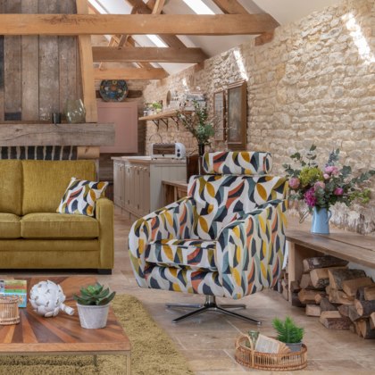 Olly Magnus Swivel Chair Olly Magnus Swivel Chair