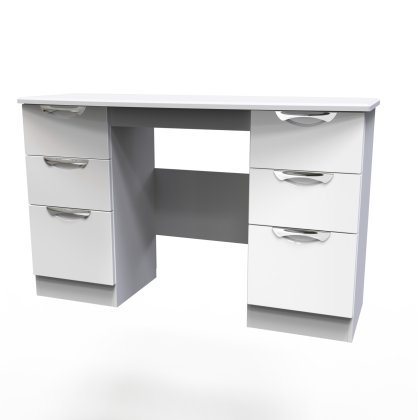 Carisbrooke Kneehole Desk Carisbrooke Kneehole Desk
